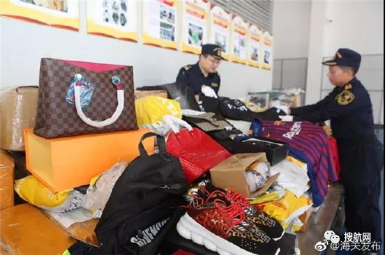 海關在跨境電商出口渠道查獲假冒勞力士等貨物千余件(圖2)