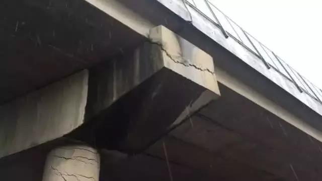 突發！集卡貨車撞壞橋墩，此路段將封道一個月！運費上漲！
