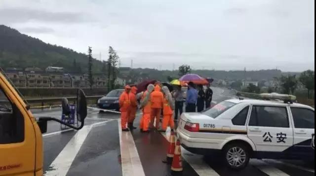 突發！集卡貨車撞壞橋墩，此路段將封道一個月！運費上漲！
