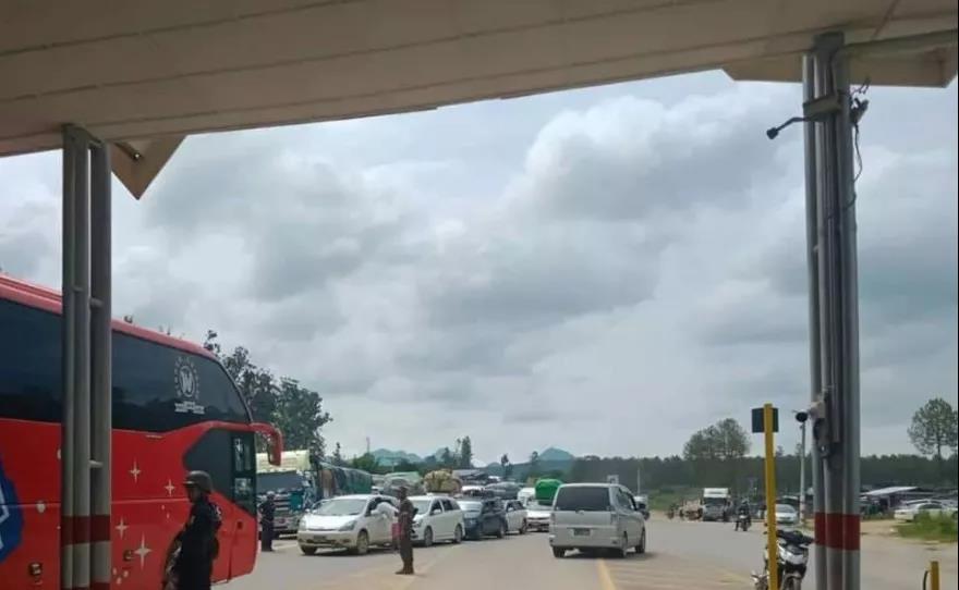 緬甸軍事沖突加劇，大量車輛遇襲道路被阻，運費暴漲，近期去往仰光貨物需留意！