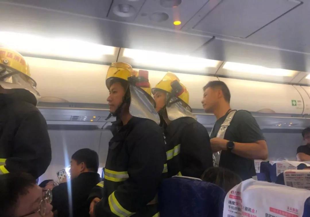 突發!今日一航班客艙內充電寶自燃,飛機返航(圖3)