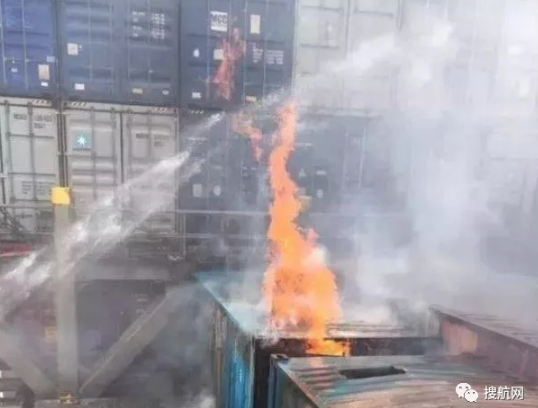 重大突發！一艘多家船公司共艙的大型集裝箱船疑似危險品起火，船期面臨嚴重延誤，曾掛靠上海寧波深圳和廣州多個港口！