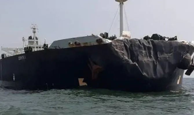 突發!一大型集裝箱船在馬六甲海峽被油輪撞擊,兩船嚴重受損,船期延誤!(圖3)